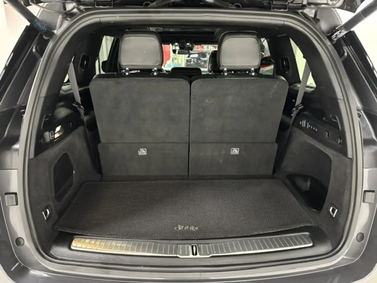 Jeep Grand Cherokee - Image 27