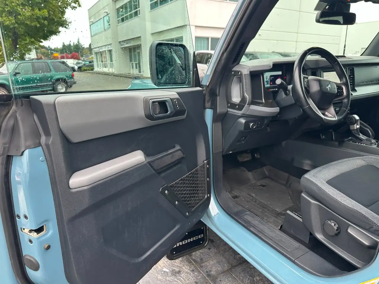 Ford Bronco - Image 9