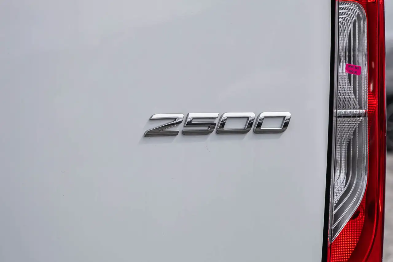 Mercedes-Benz Sprinter 2500 - Image 8