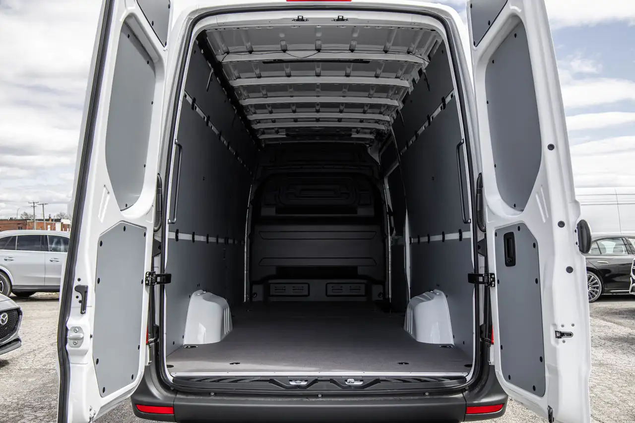 Mercedes-Benz Sprinter 2500 - Image 9