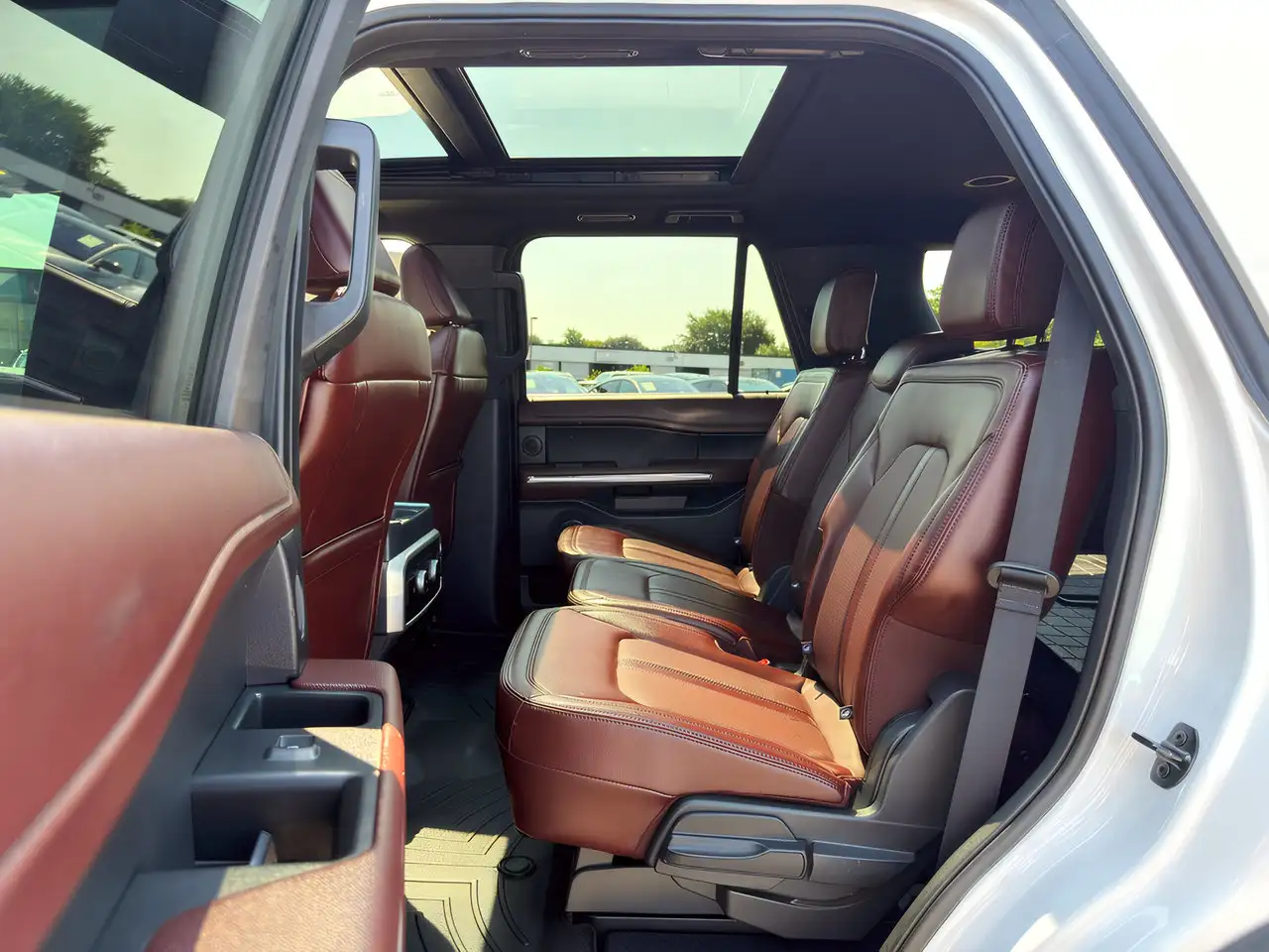 Ford Expedition - Image 35