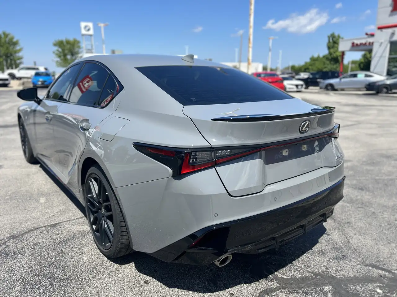 Lexus IS - Image 10