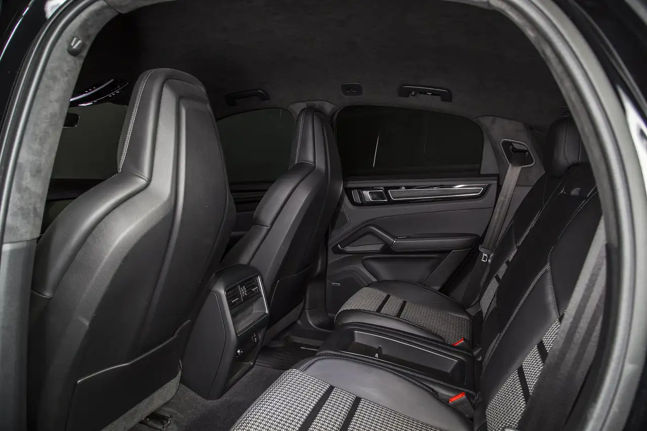 Porsche Cayenne - Image 23