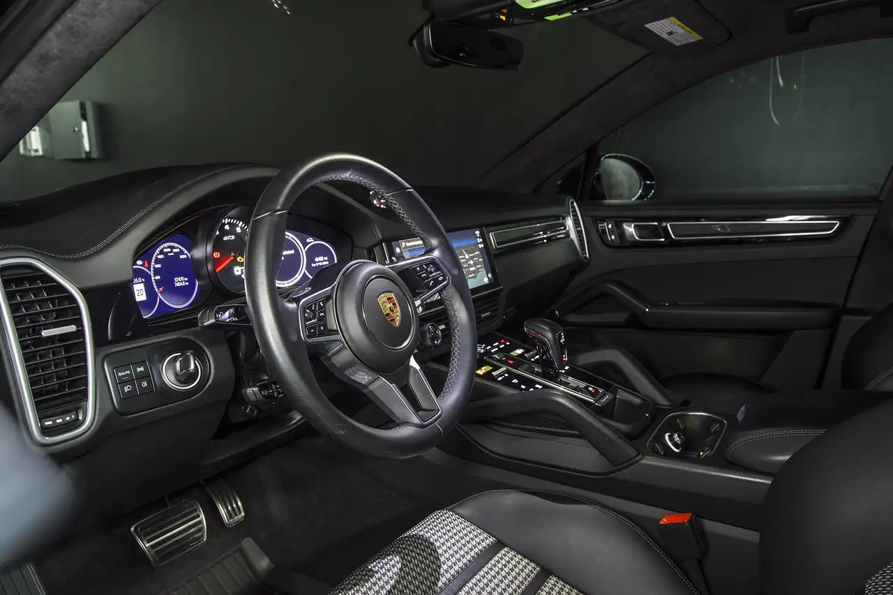 Porsche Cayenne - Image 13