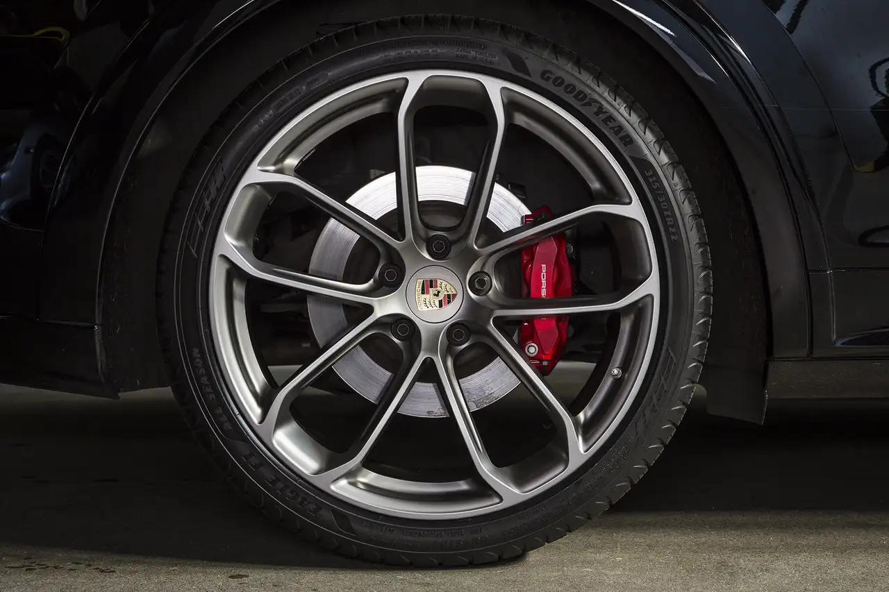 Porsche Cayenne - Image 11