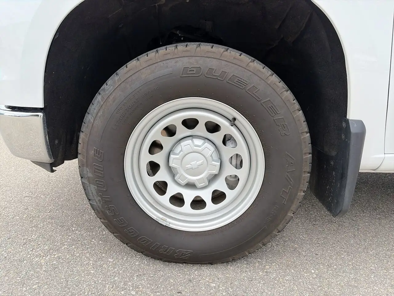 Chevrolet Silverado 1500 - Image 18