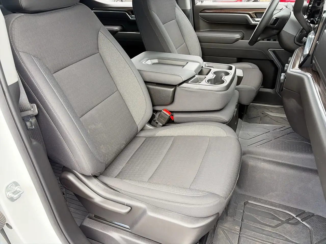 Chevrolet Silverado 1500 - Image 32