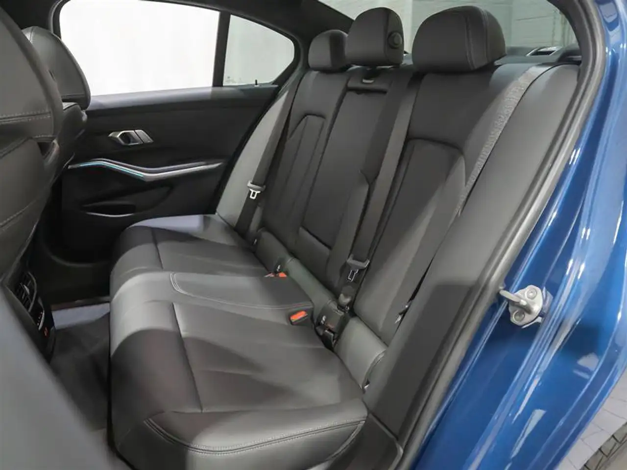 BMW 3 Series - Image 11