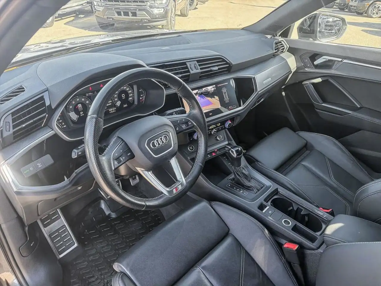 Audi Q3 - Image 13