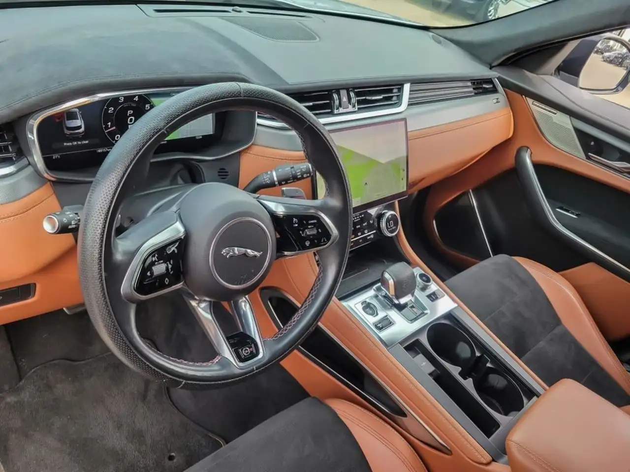 Jaguar F-Pace - Image 12