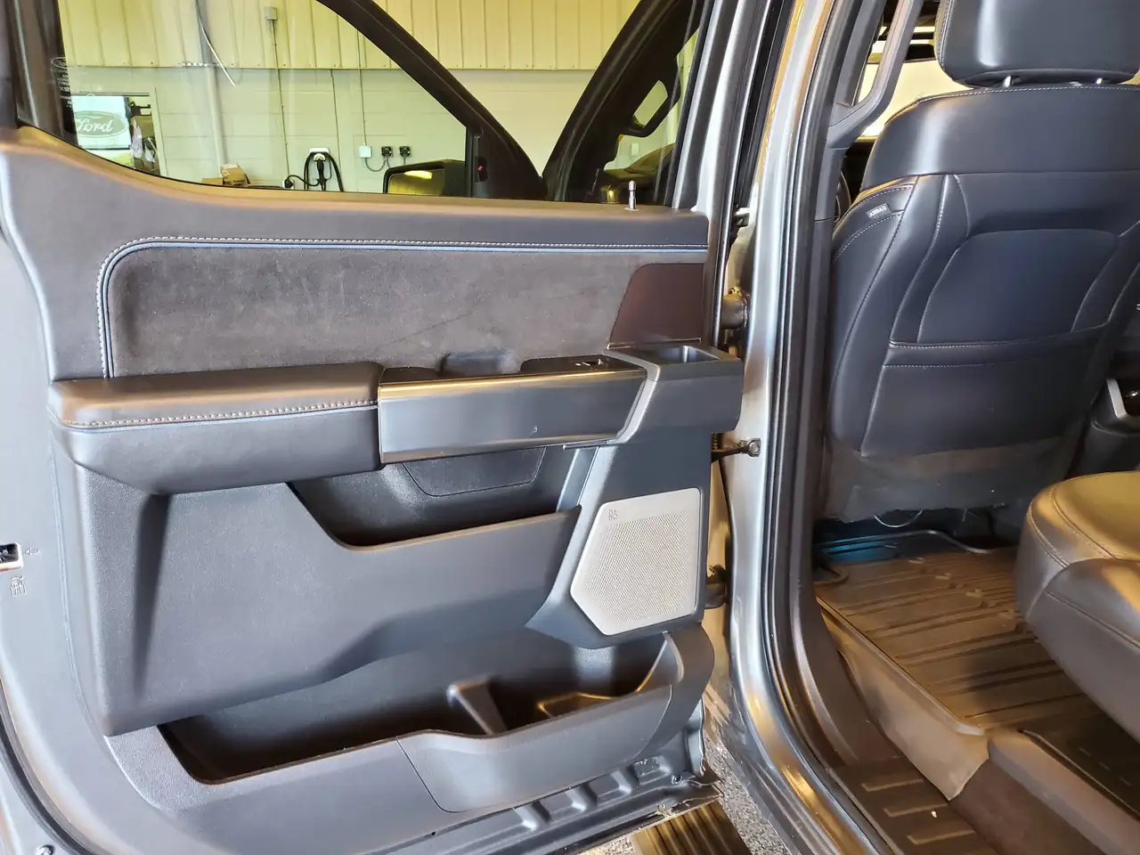 Ford F-150 - Image 10