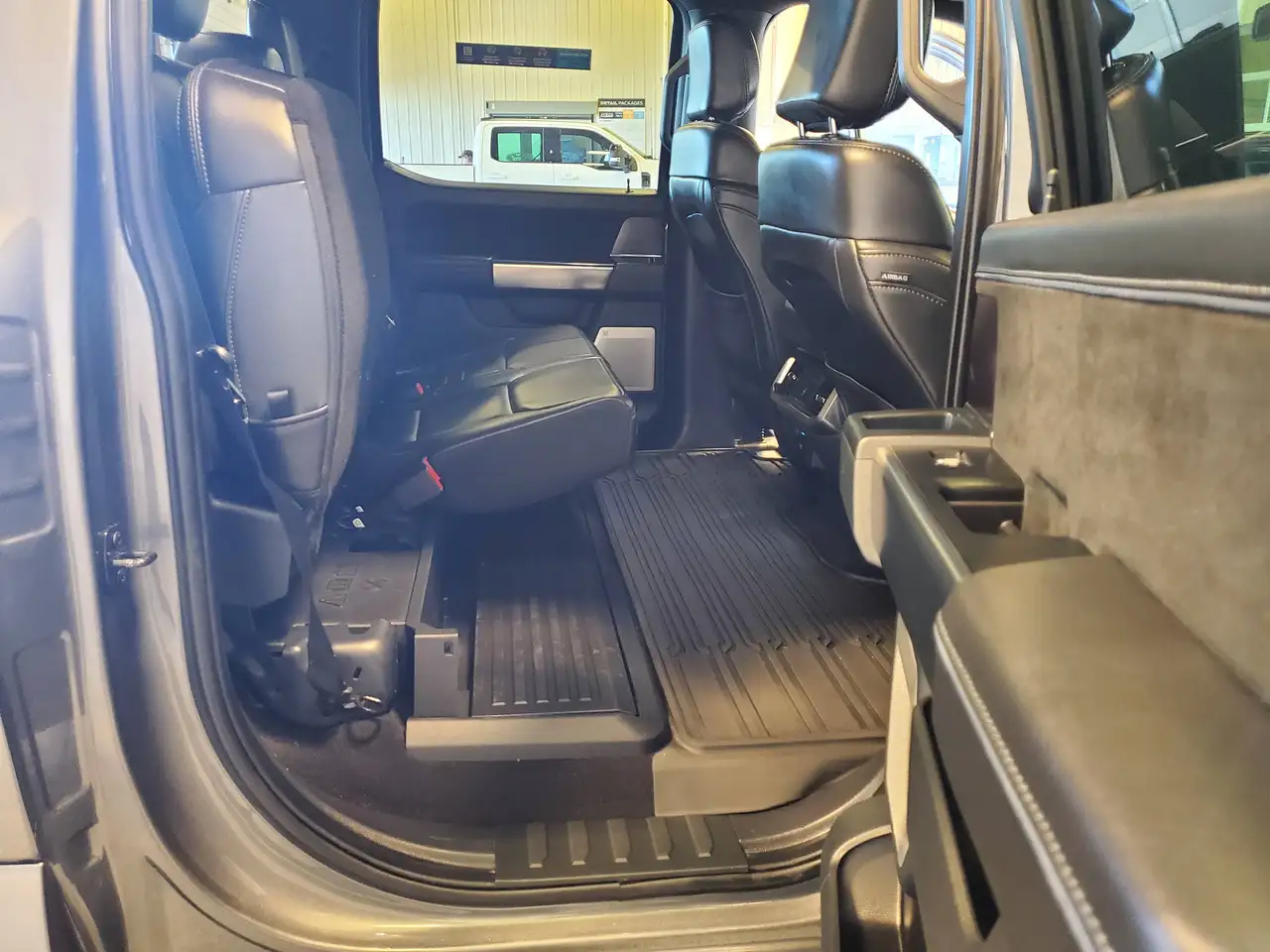 Ford F-150 - Image 9
