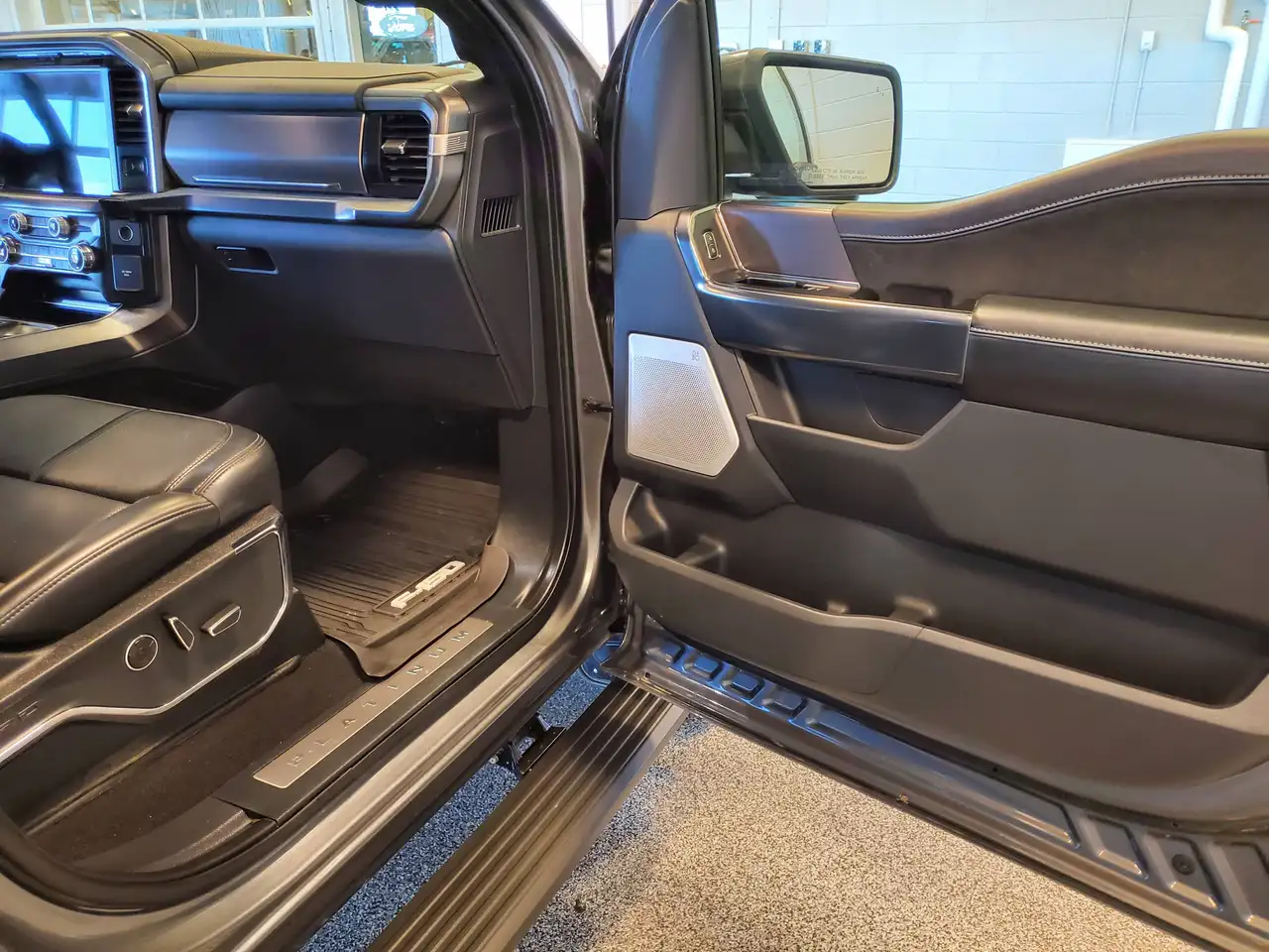 Ford F-150 - Image 8