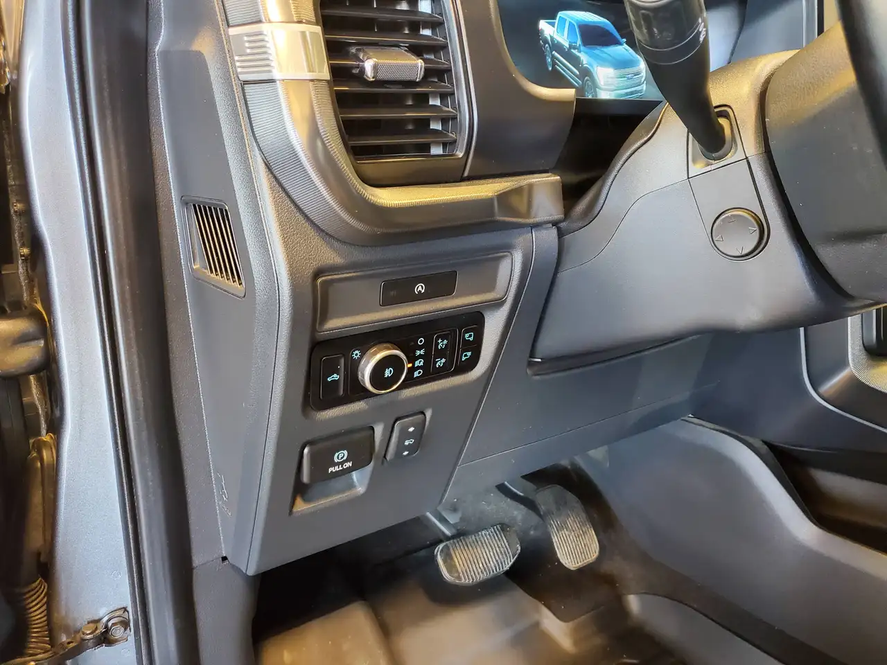 Ford F-150 - Image 18