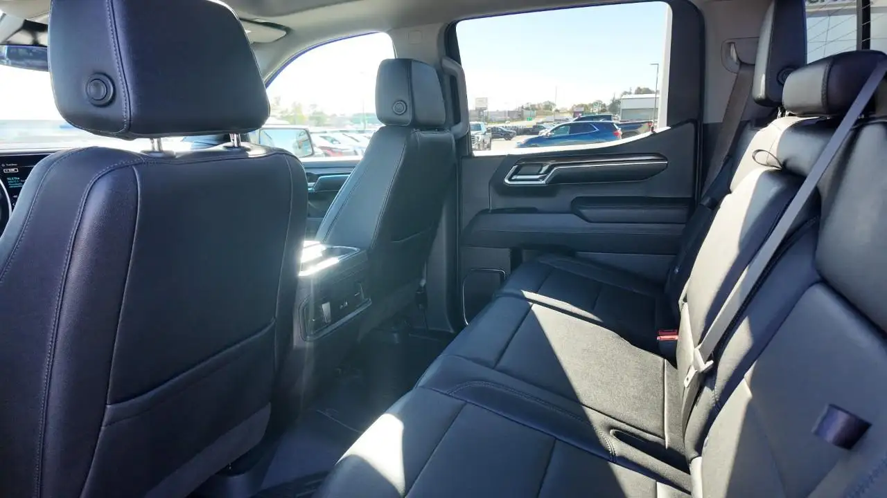 Chevrolet Silverado 1500 - Image 23