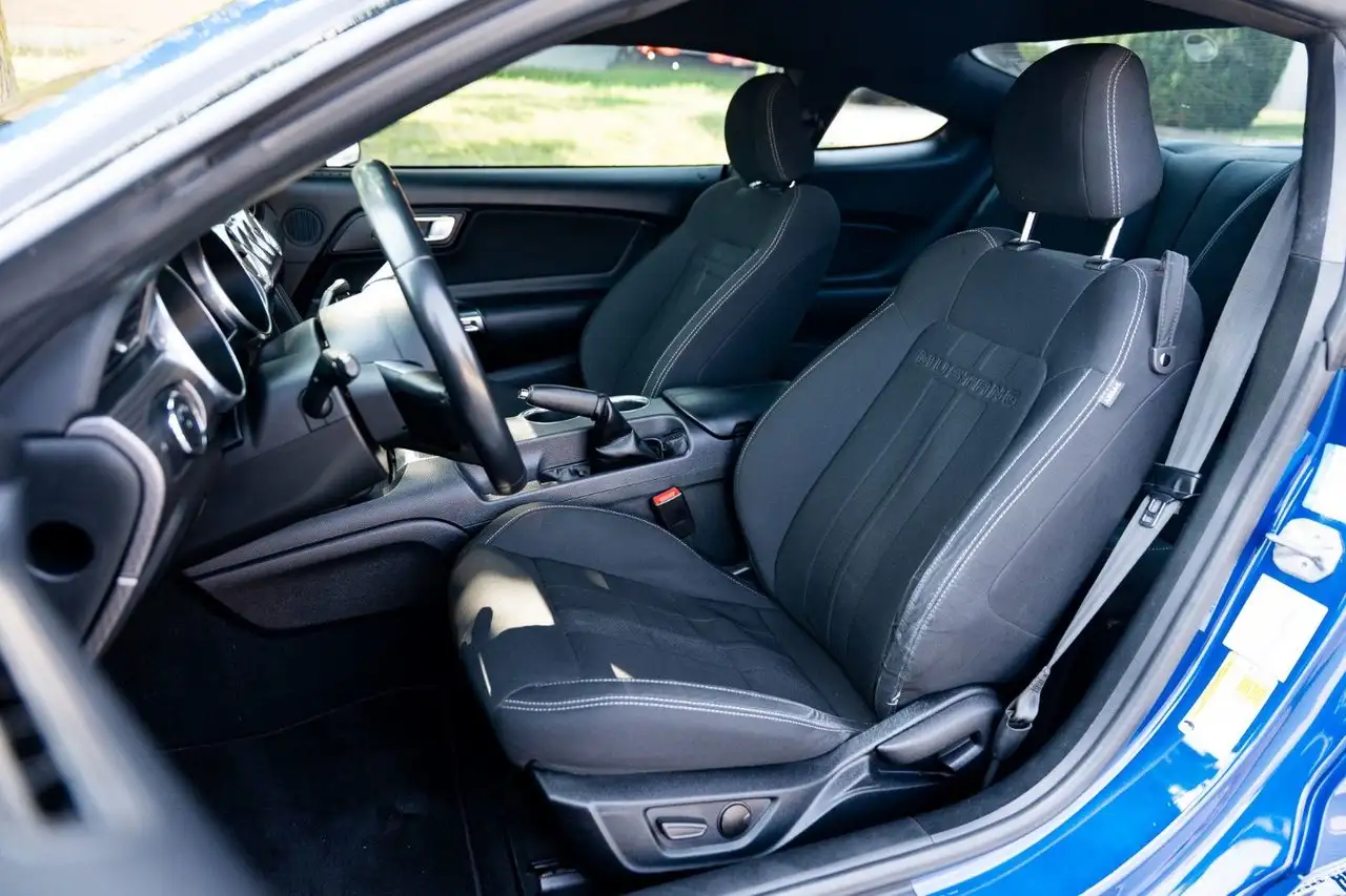 Ford Mustang - Image 8