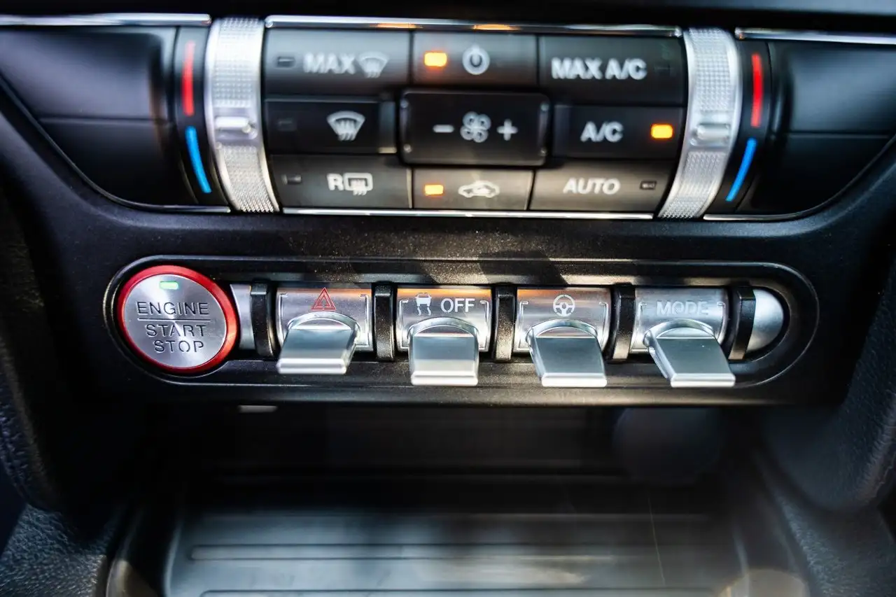 Ford Mustang - Image 17