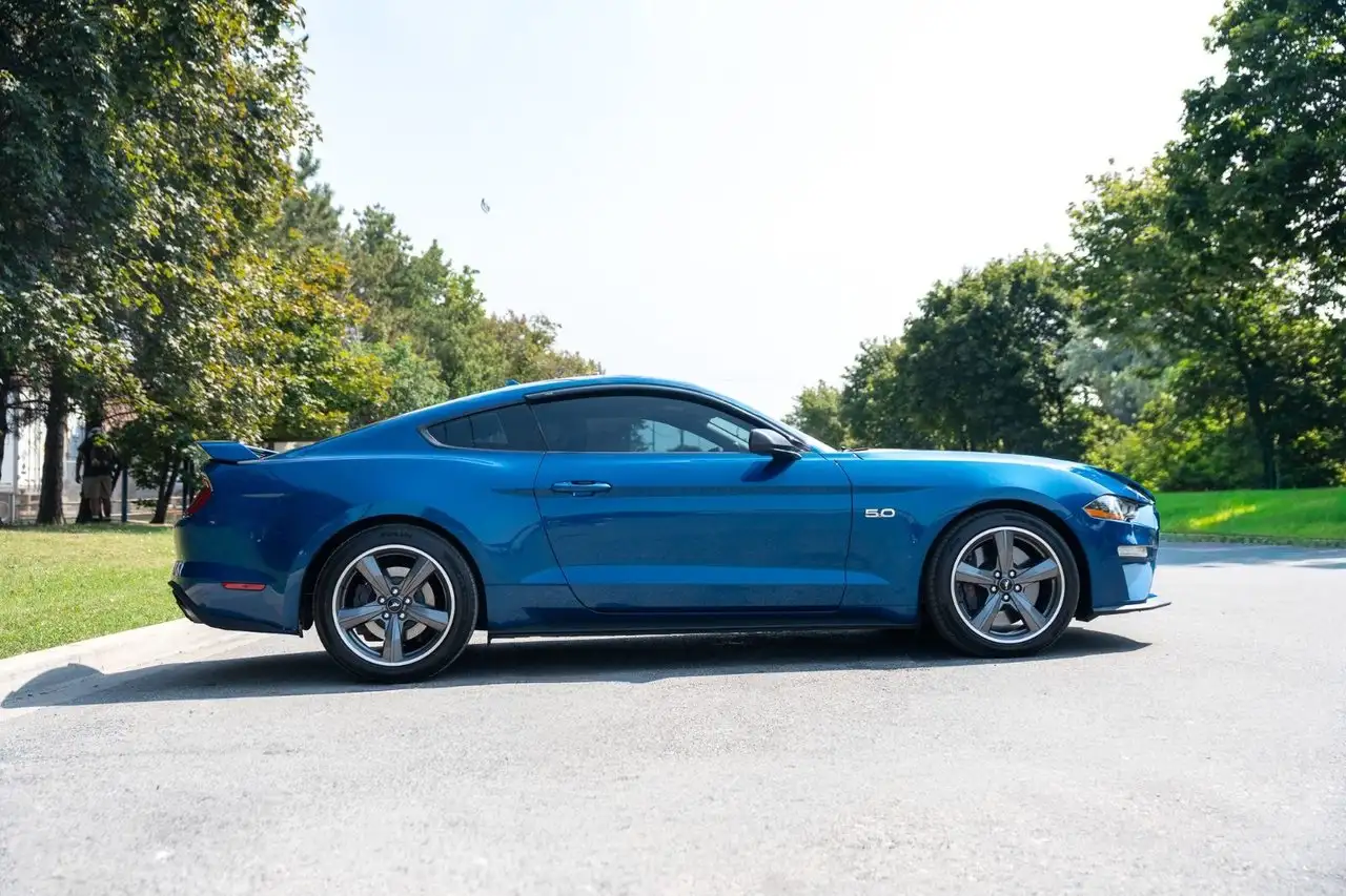 Ford Mustang - Image 4