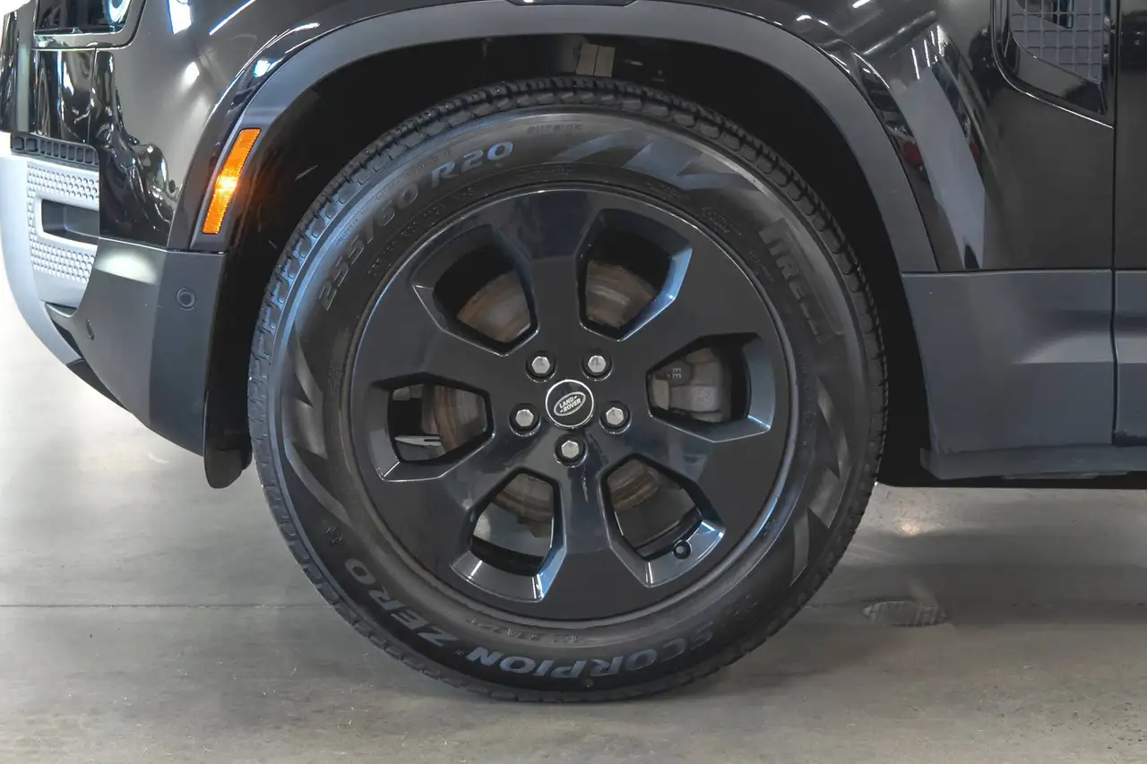 Land Rover Defender - Image 16