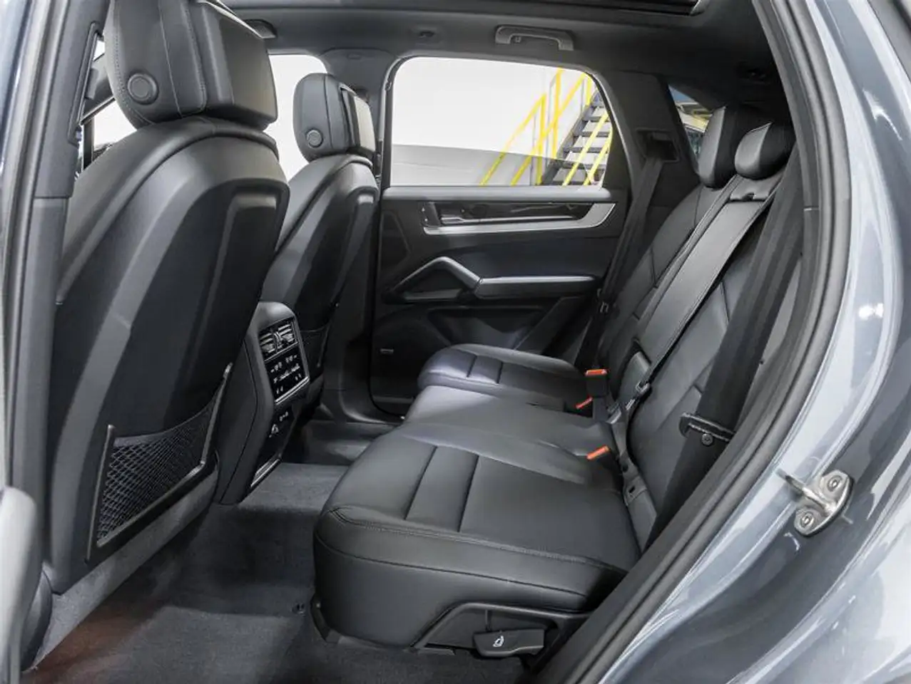 Porsche Cayenne - Image 33