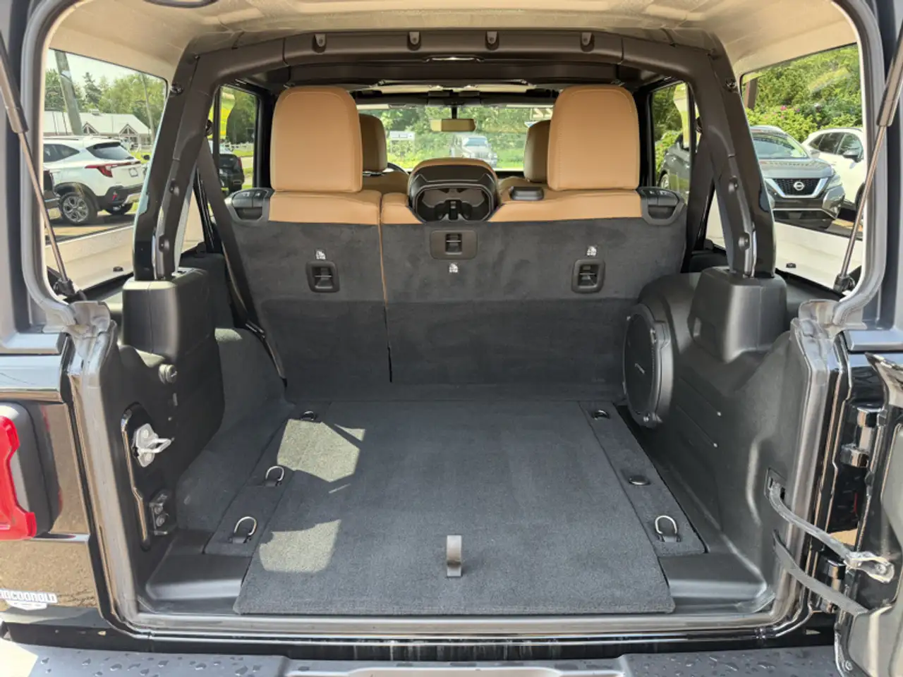 Jeep Wrangler - Image 11