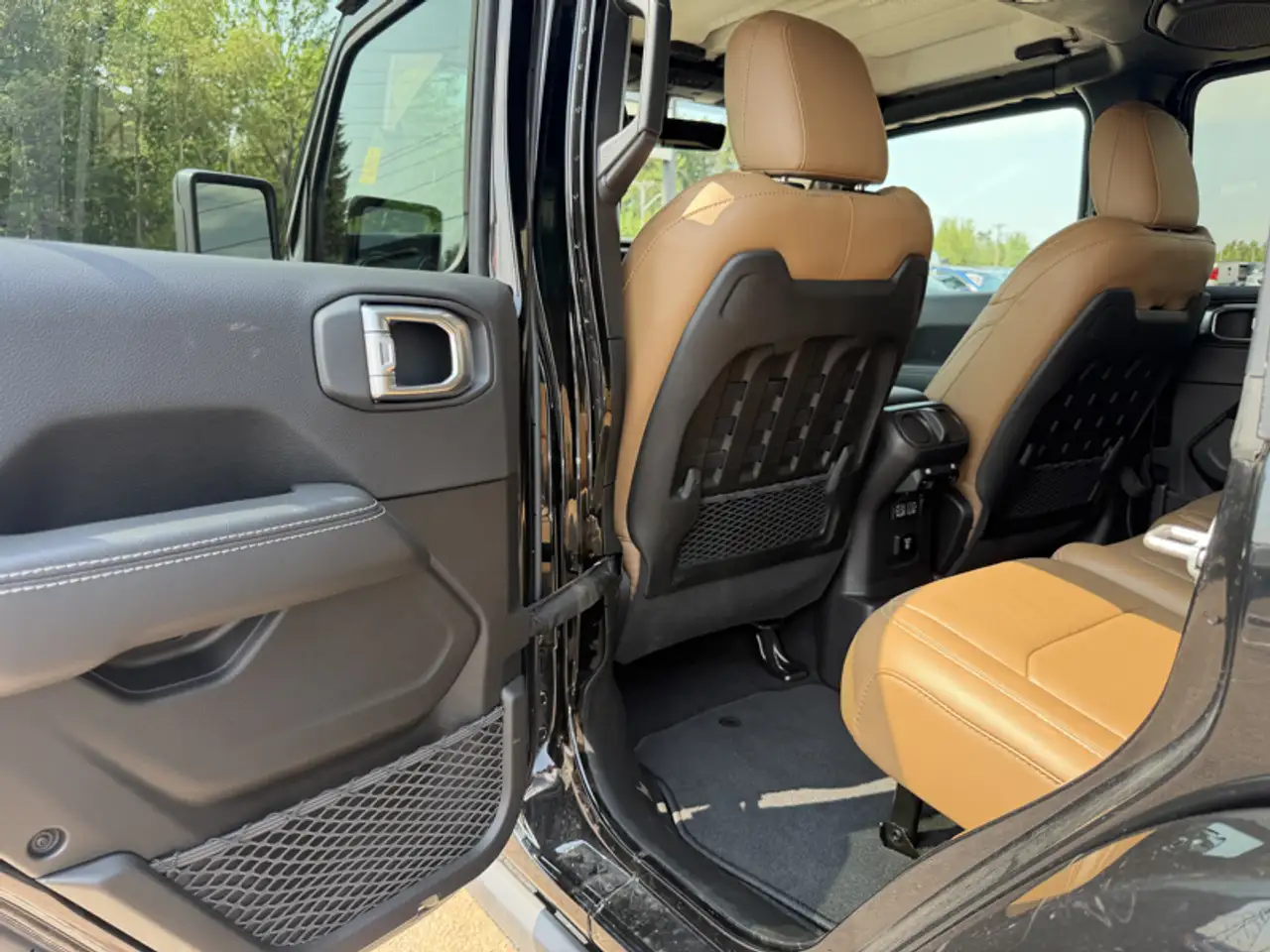 Jeep Wrangler - Image 14
