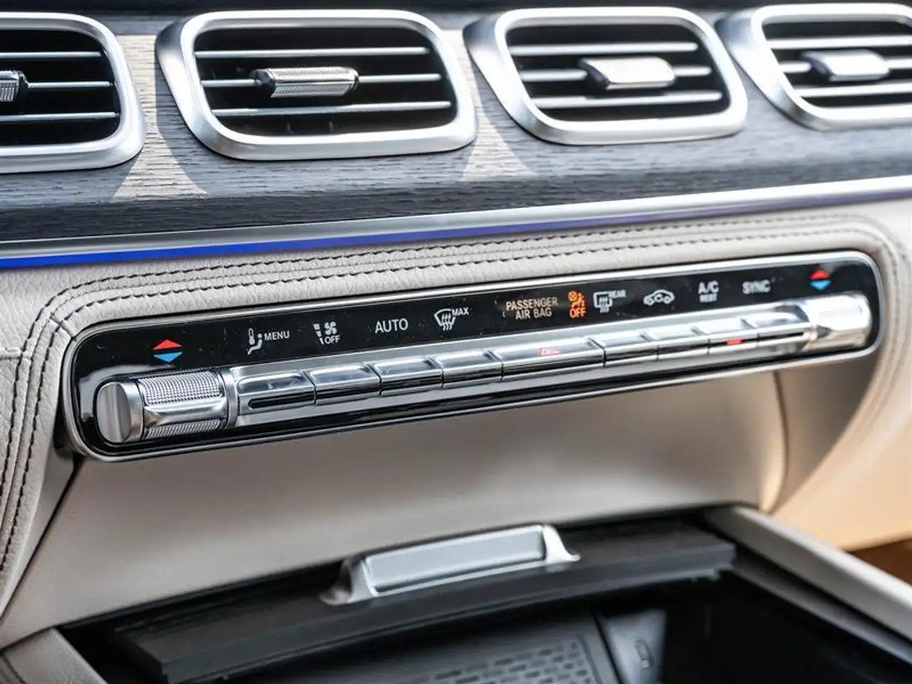 Mercedes-Benz GLE - Image 24