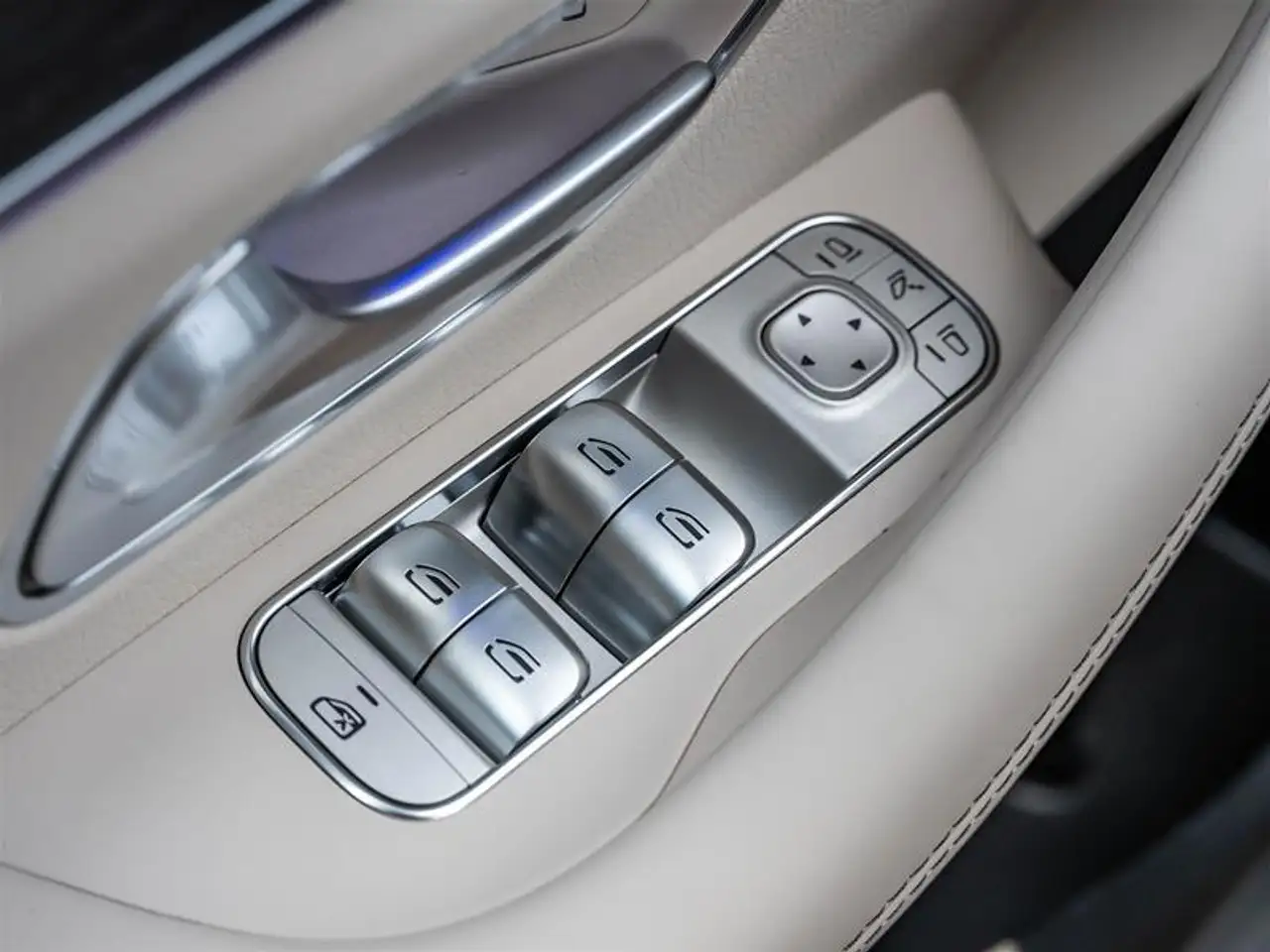 Mercedes-Benz GLE - Image 16