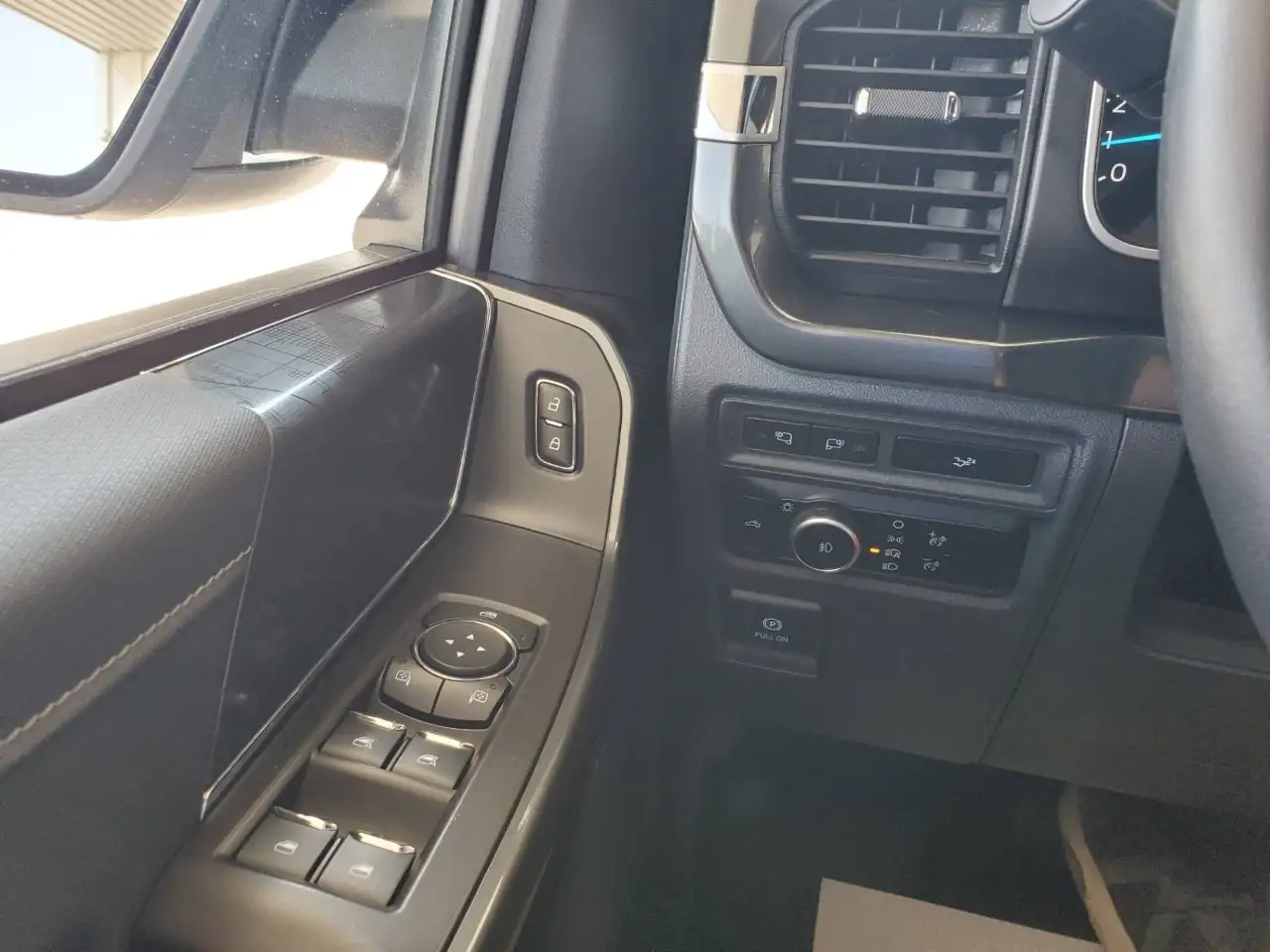 Ford F-150 - Image 21