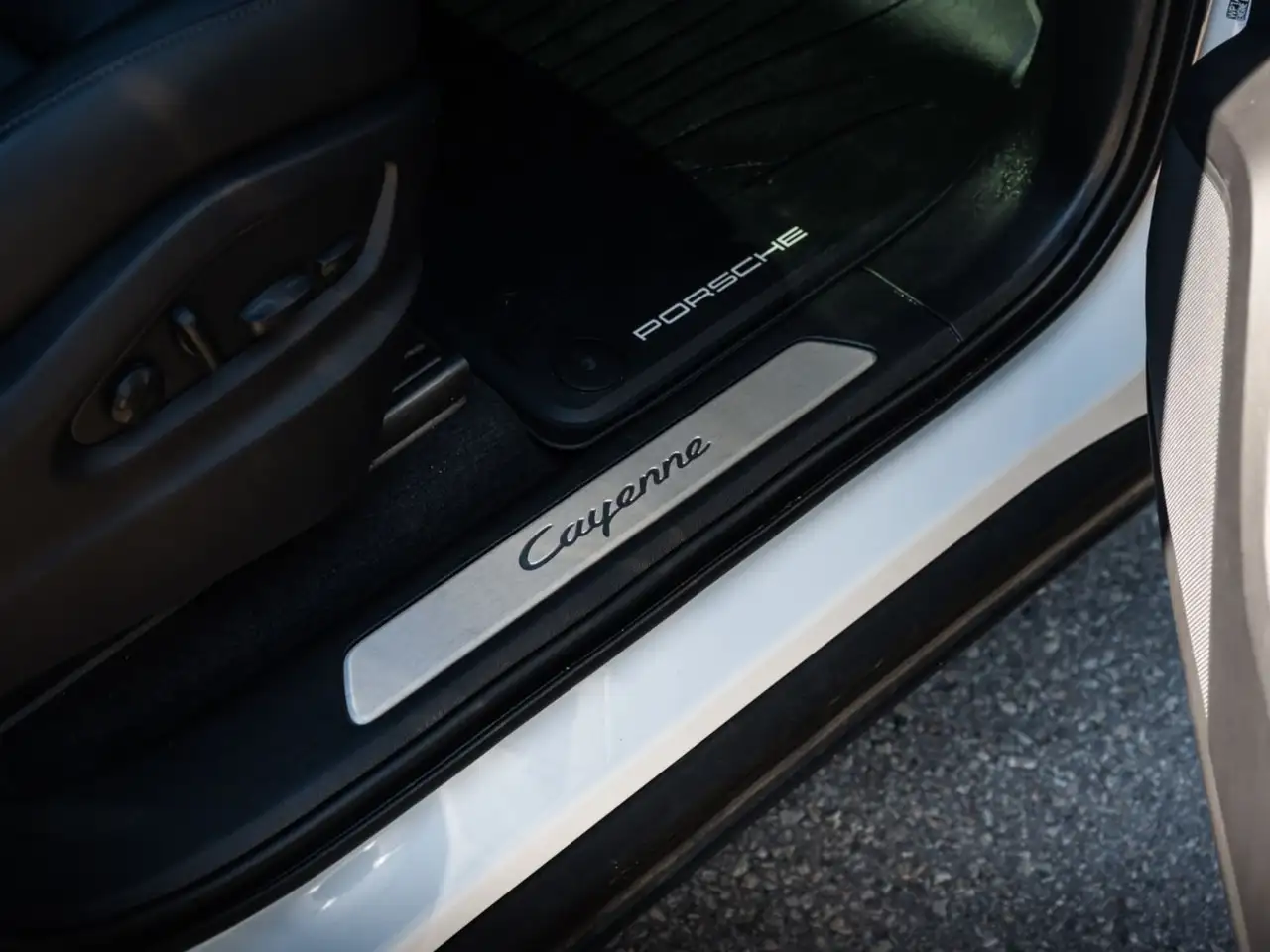Porsche Cayenne - Image 18