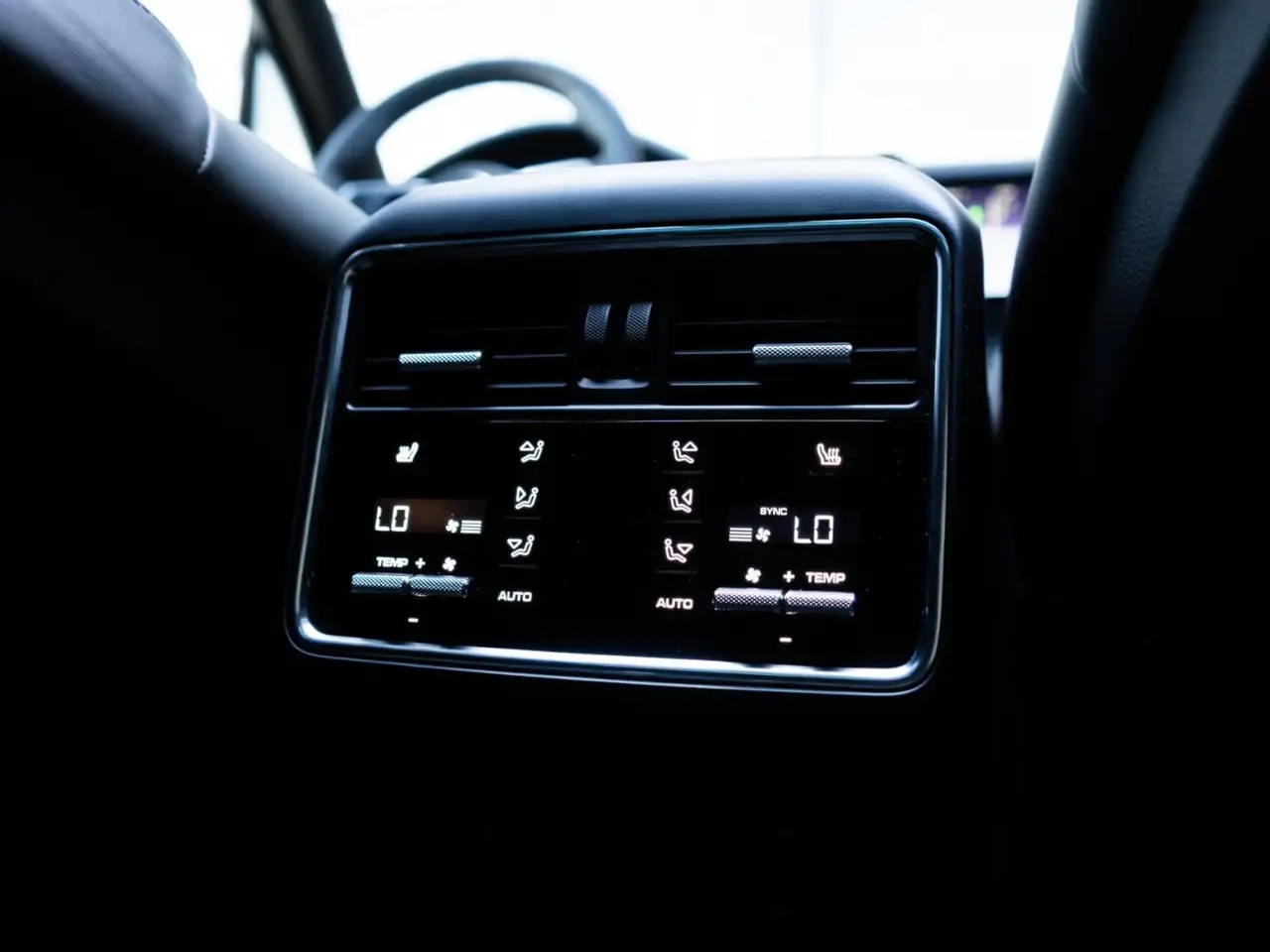 Porsche Cayenne - Image 22