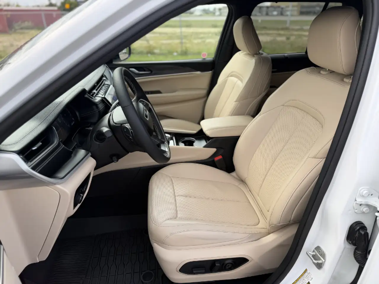 Jeep Grand Cherokee - Image 10
