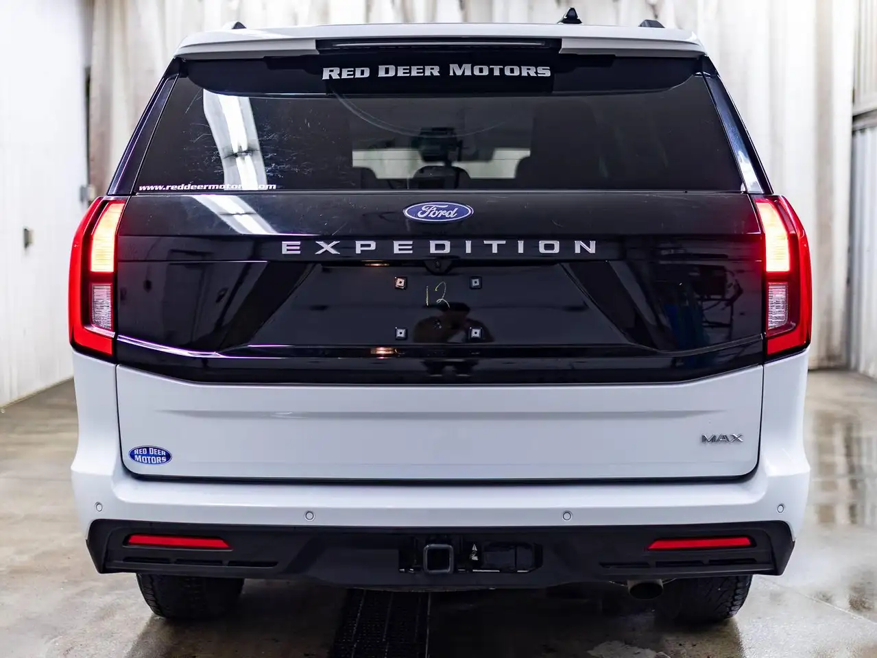 Ford Expedition - Image 8