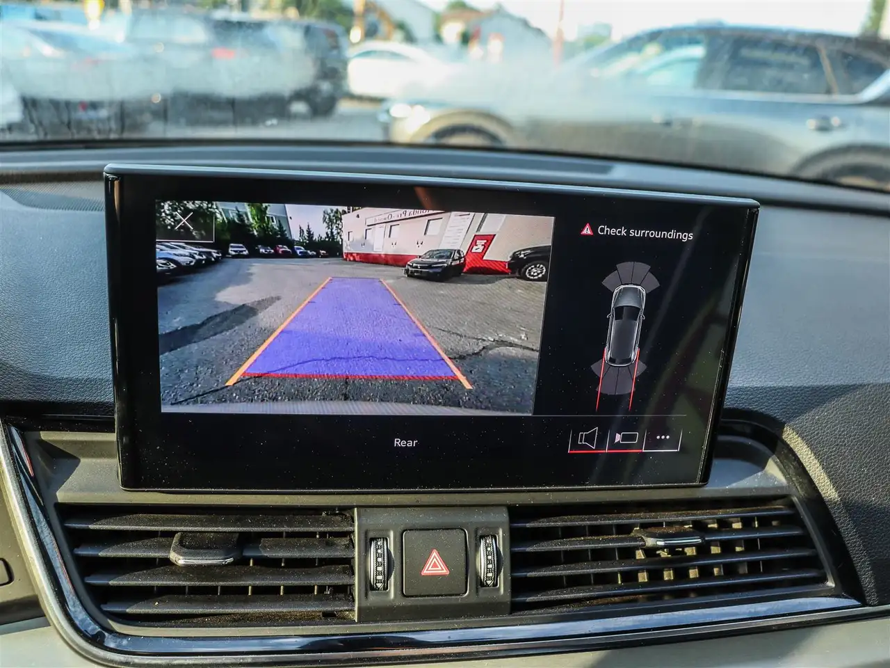 Audi SQ5 - Image 28