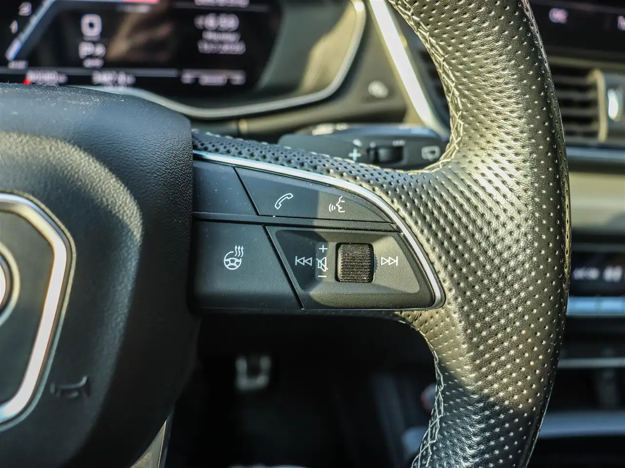 Audi SQ5 - Image 27