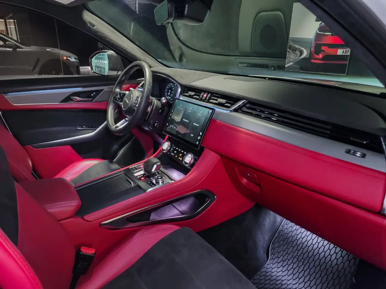 Jaguar F-Pace - Image 18