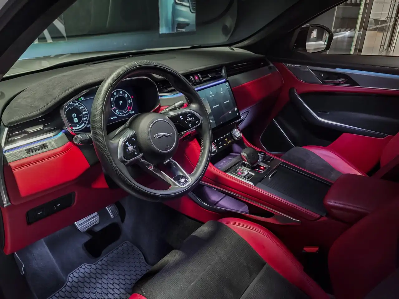 Jaguar F-Pace - Image 11