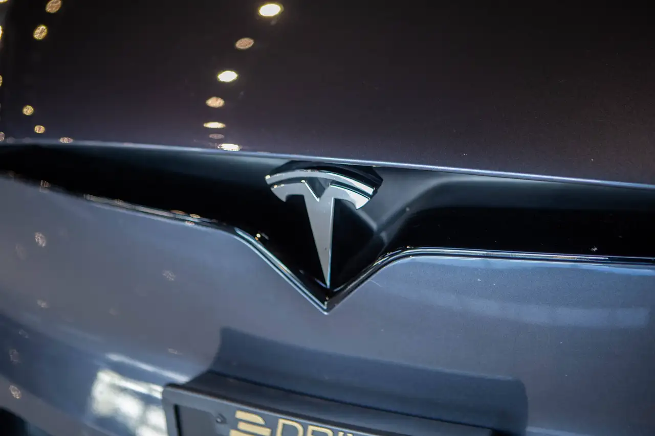 Tesla Model X - Image 27