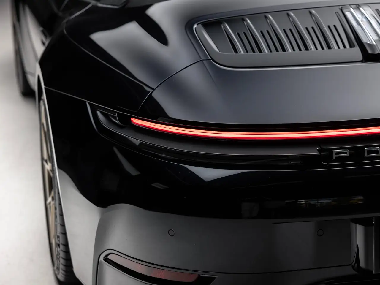 Porsche 911 - Image 25