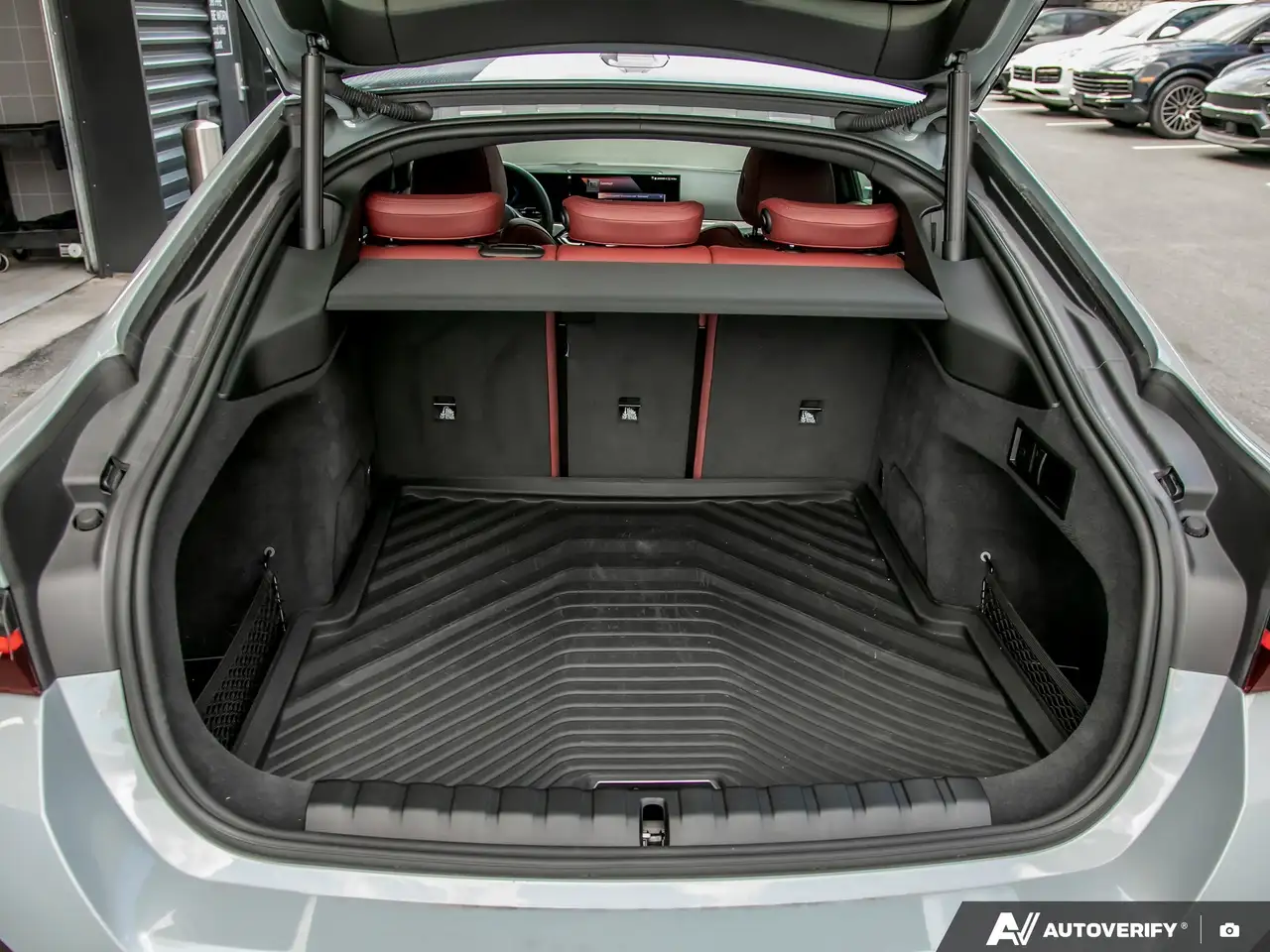 BMW i4 - Image 14
