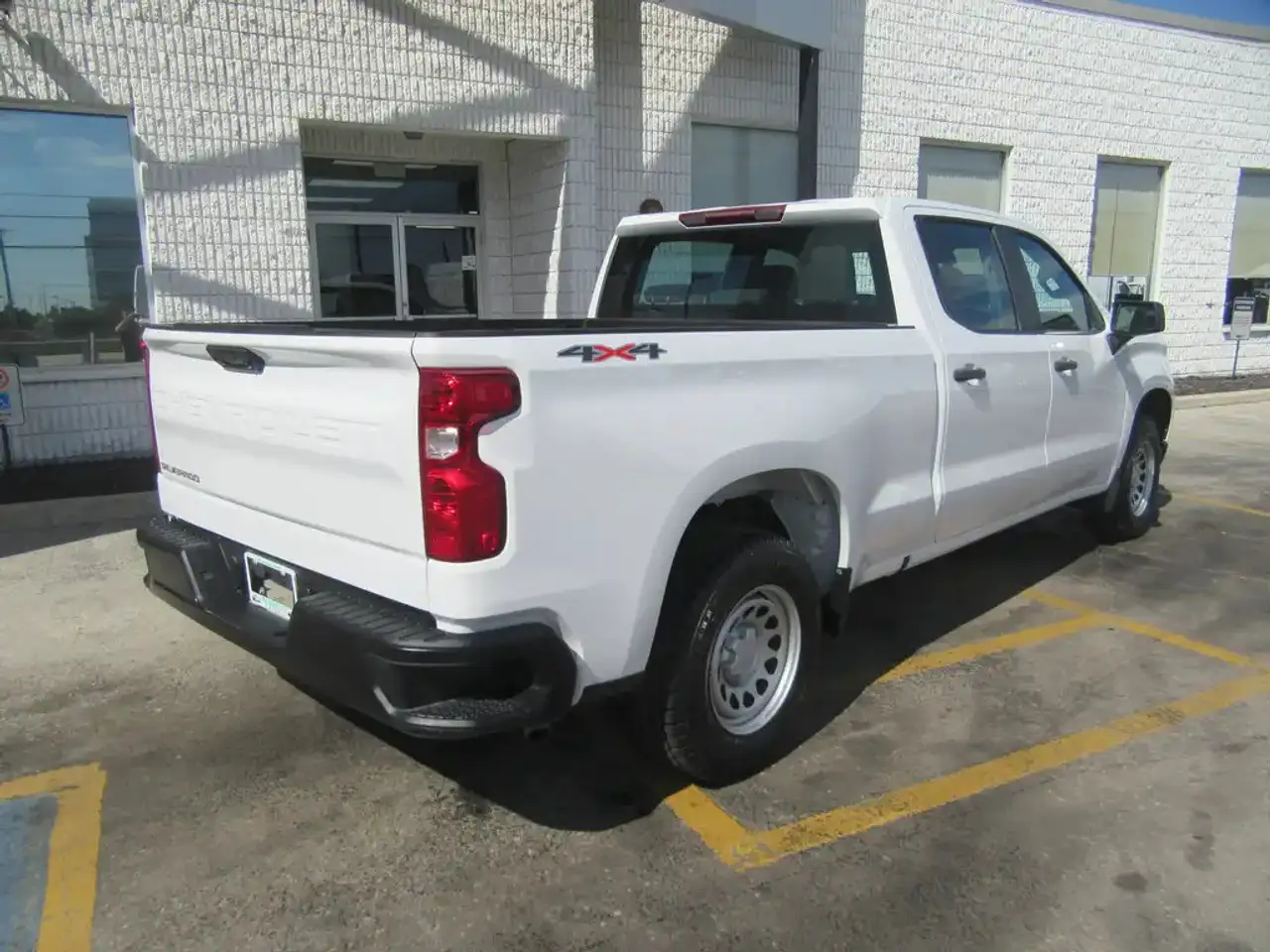 Chevrolet Silverado 1500 - Image 8