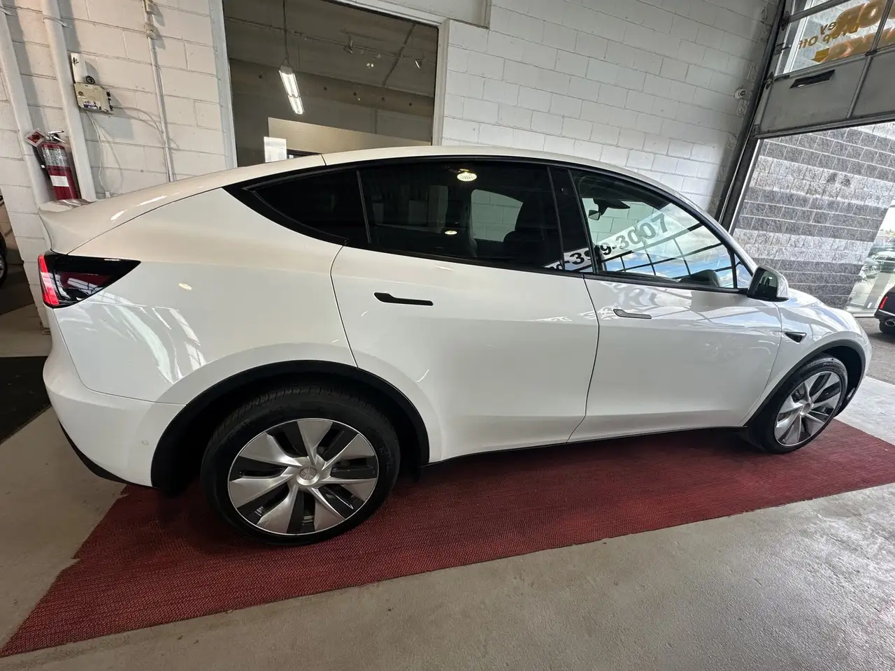 Tesla Model Y - Image 10