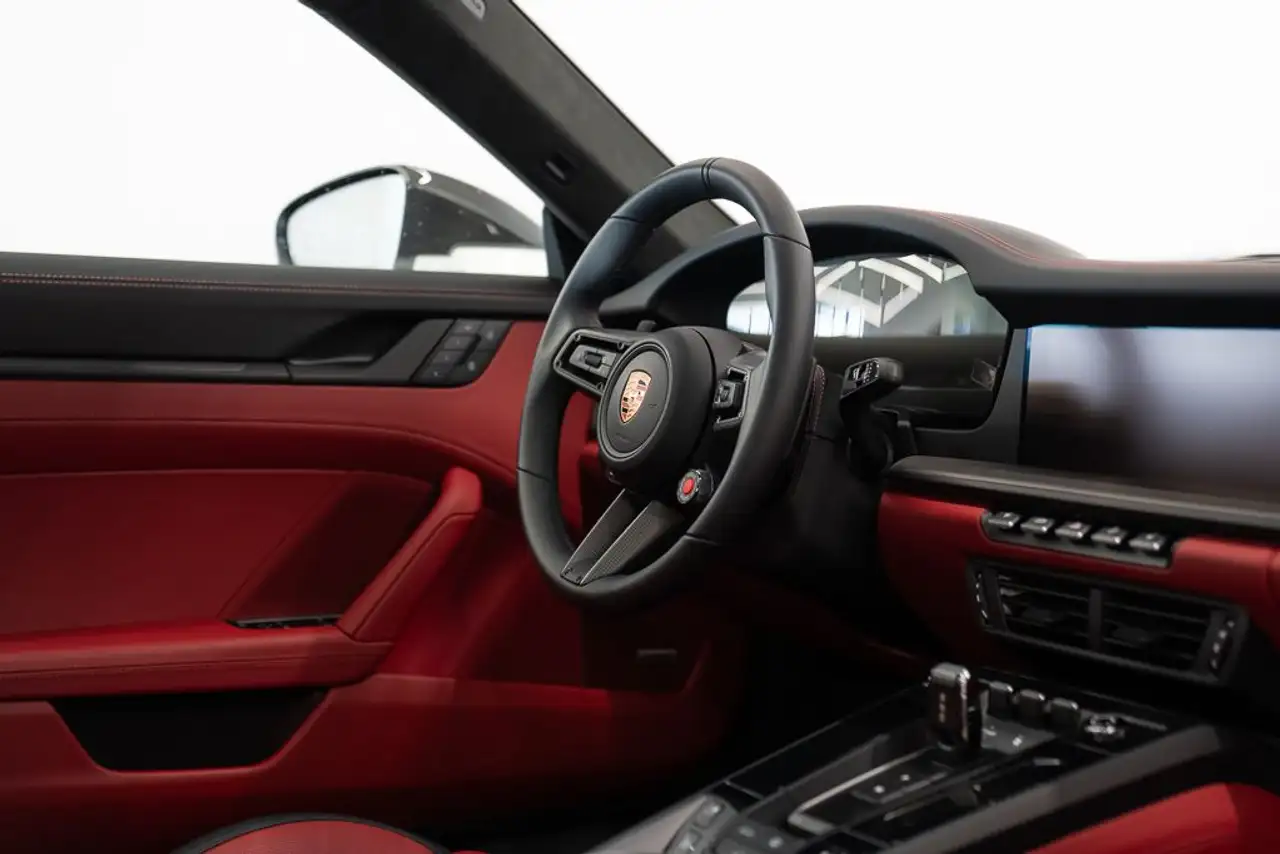 Porsche 911 - Image 21