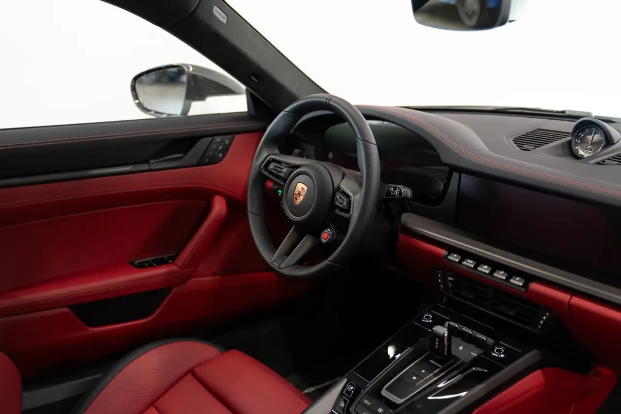Porsche 911 - Image 18