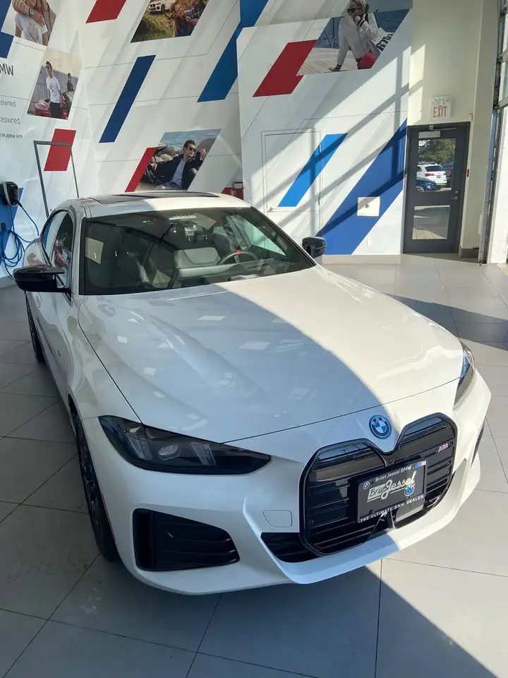 BMW i4 - Image 2