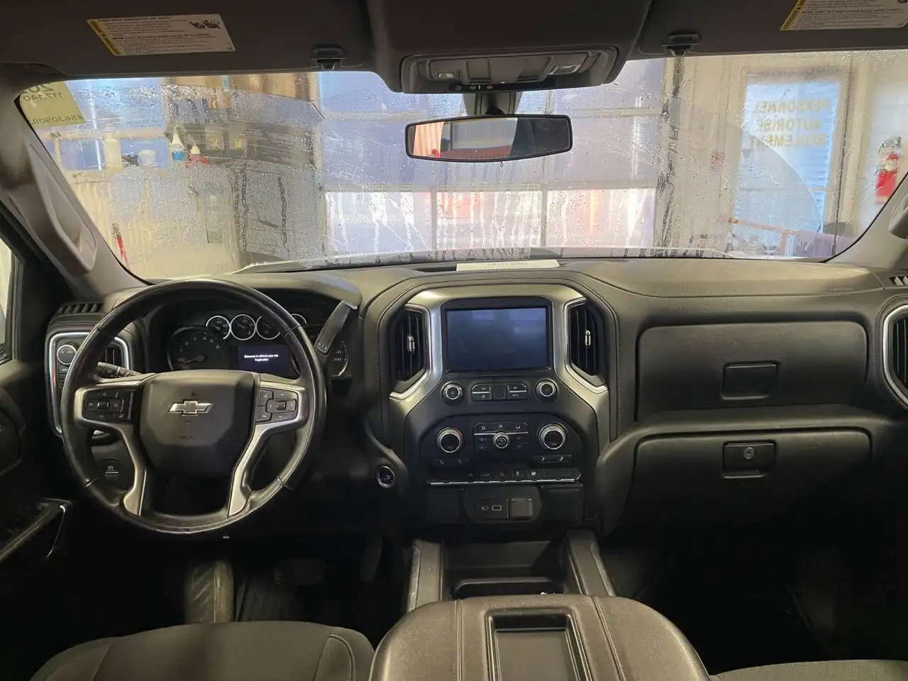 Chevrolet Silverado 1500 - Image 10