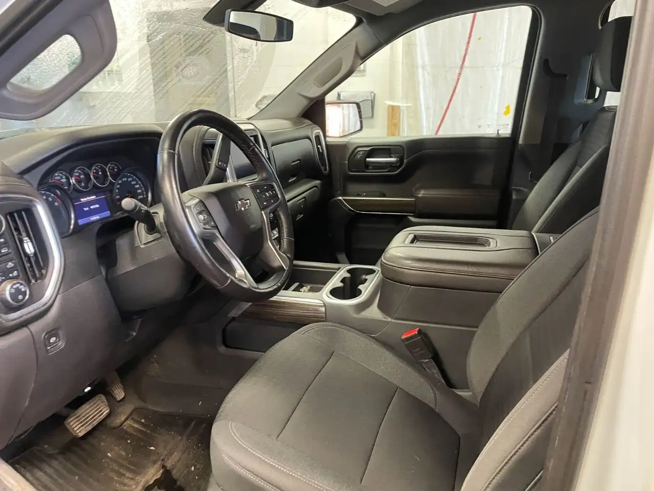 Chevrolet Silverado 1500 - Image 3