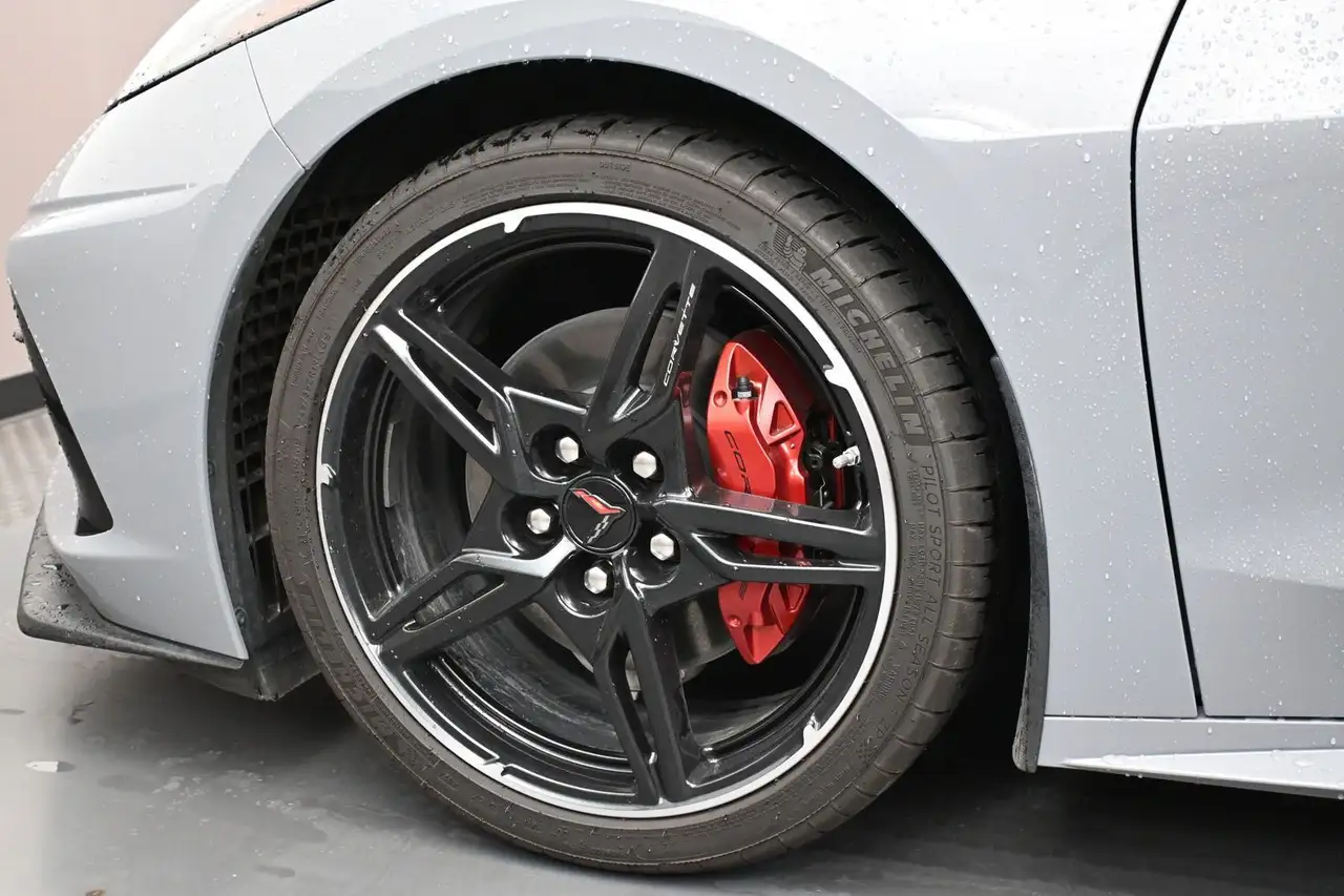 Chevrolet Corvette - Image 27