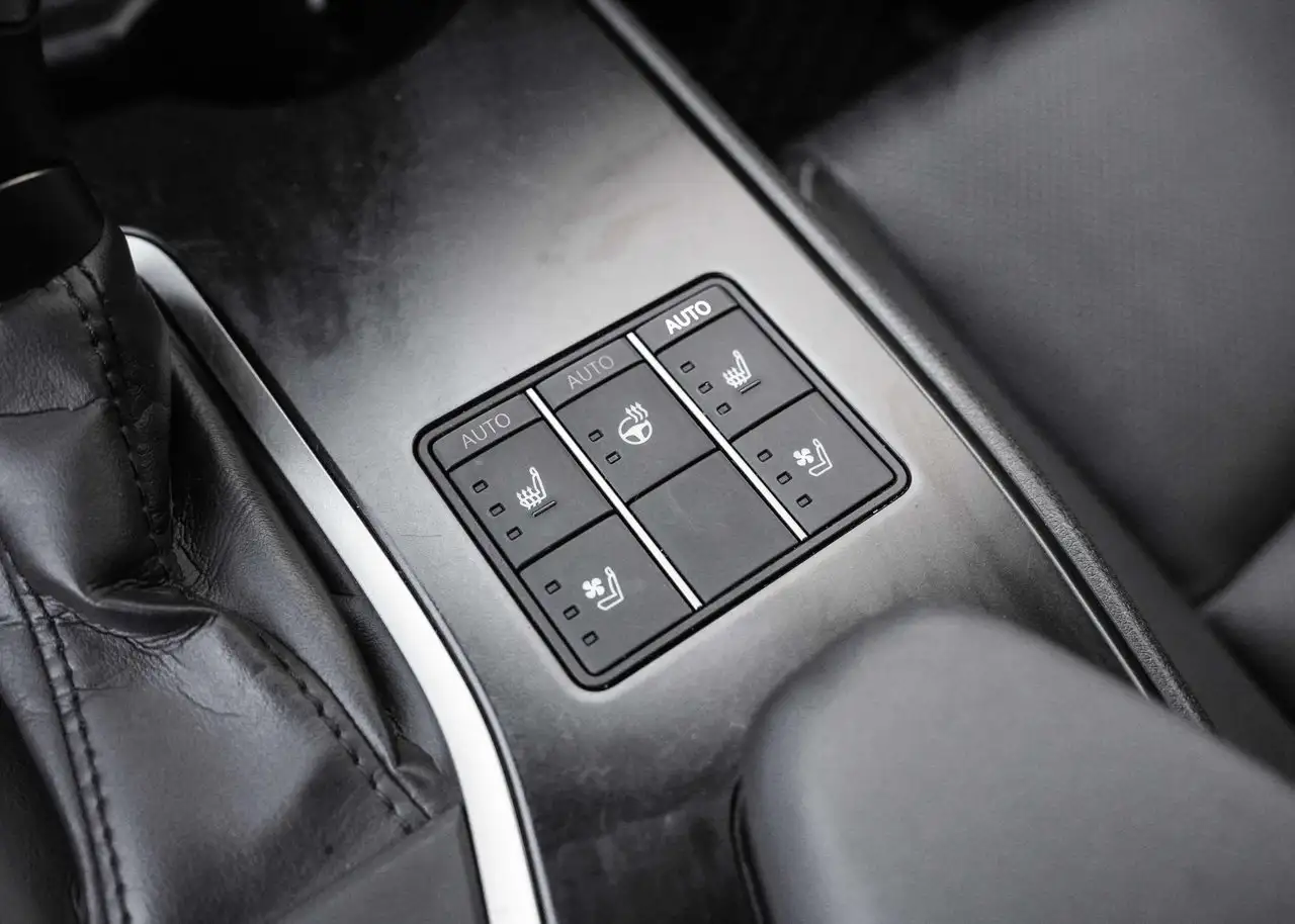 Lexus UX 250h - Image 27
