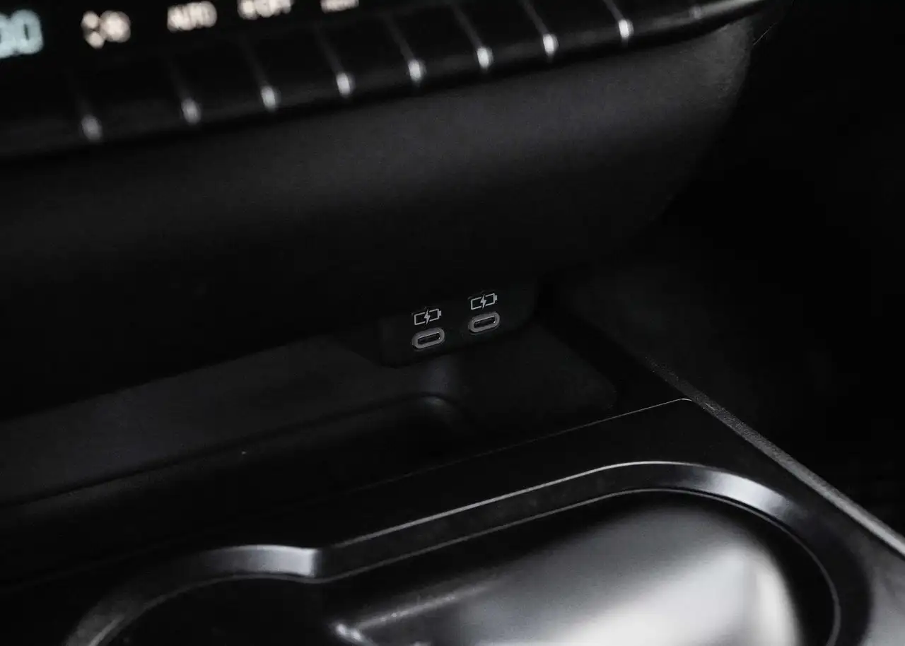 Lexus UX 250h - Image 24